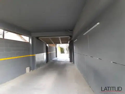 Cochera descubierta tipo darsena ubicada en zona clinica y hospital