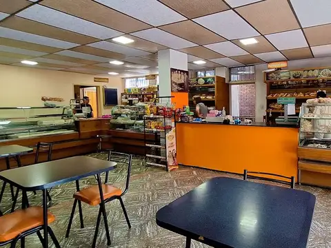 Casa 14 ambientes con 3 baños