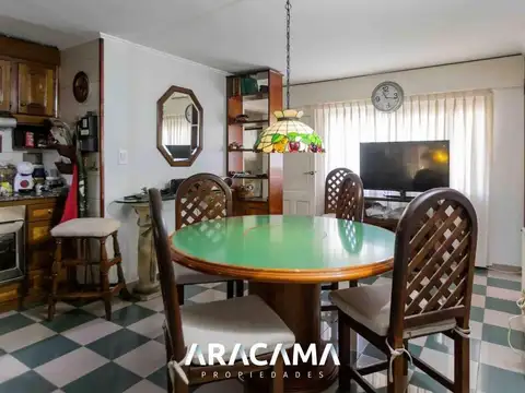 Casa 5 ambientes con 2 baños