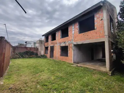Venta casa 5 ambientes a terminar.