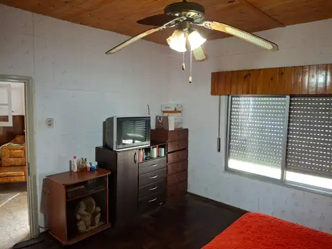 Casa 6 ambientes con 1 baño