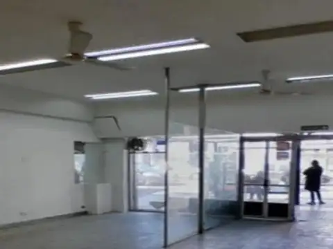 Local en Alquiler Via Pública