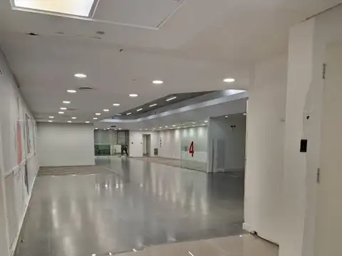 LOCAL EN 2 PLANTAS EN ZONA COMERCIAL