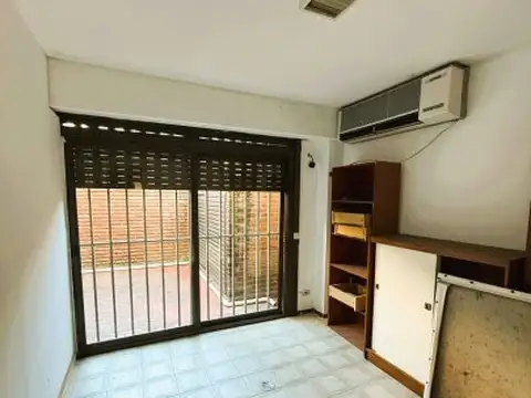 Colon 1327 , Piso 0
