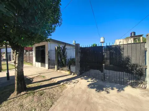 VENTA CASA 3 AMBIENTES Y LOCAL PTE DERQUI