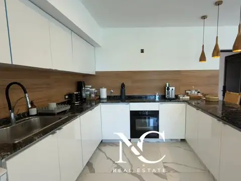Casa 6 ambientes con 4 baños