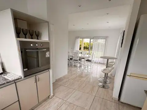 Casa 5 ambientes con 3 baños