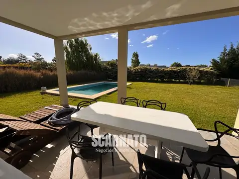 Casa 5 ambientes con 3 baños