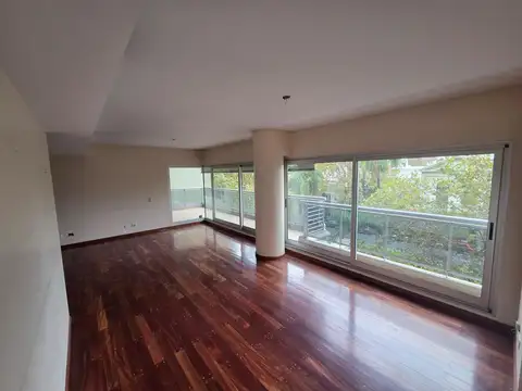 Departamento sobre boulevard Oroño