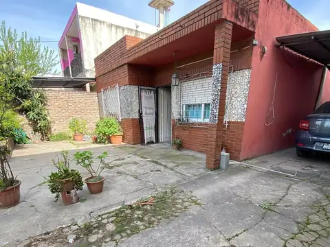 VENTA DE CASA 3 AMBIENTES - GONZALEZ CATAN