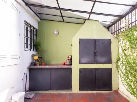 Casa 5 ambientes con 2 baños
