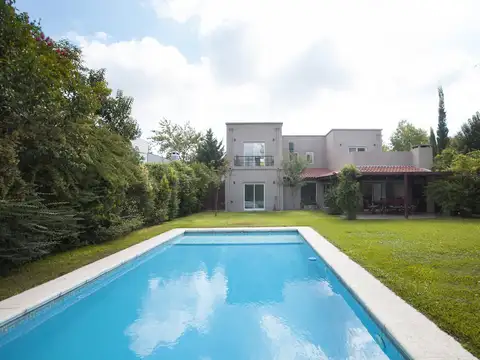 Casa en venta en El Lucero, 4 dormitorios, lote interno