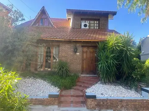 Casa en dalvian, de 5 dormitorios, perfecto estado