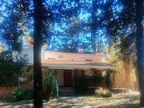 Chalet con quincho y pileta san roque