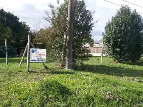 LOTE CON CASA SIMIL CONTAINER.