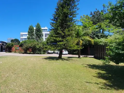 Terreno de 4441 mts2, apto para altura en Aidy Grill, Punta del Este