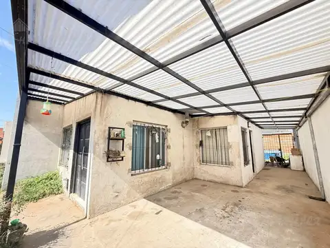 Casa 4 ambientes con 2 baños