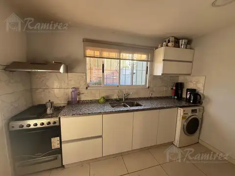 Casa 4 ambientes con 2 baños