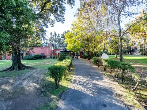 VENTA - Terreno con casa a refaccionar y pileta - Fisherton, Rosario