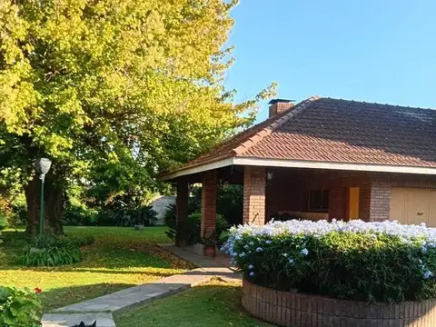 Casa en Venta con 2 cocheras