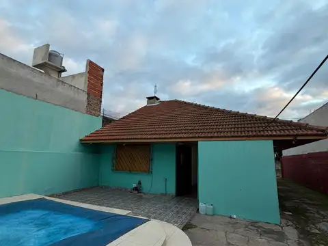Chalet 3 ambientes con patio