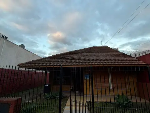 Chalet 3 ambientes con patio