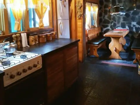 Casa 2 ambientes con 1 baño