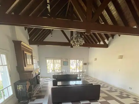 Casa en Venta con 2 cocheras