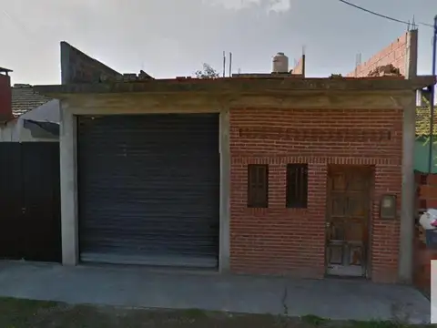 Casa en venta - 3 Dormitorios 2 Baños - Cochera - Local - 200Mts2 - Mar de Ajó