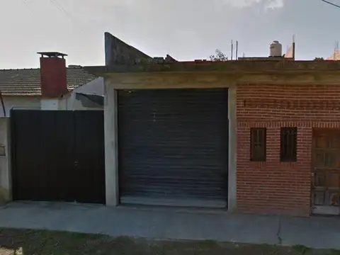Casa en venta - 3 Dormitorios 2 Baños - Cochera - Local - 200Mts2 - Mar de Ajó