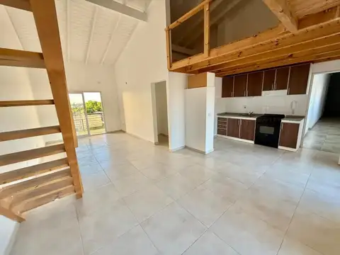 OPORTUNIDAD! EXCELENTE DEPTO AMPLIO DIVIDIDO CON COCHERA EN VILLA BALLESTER  PRECIO L/G