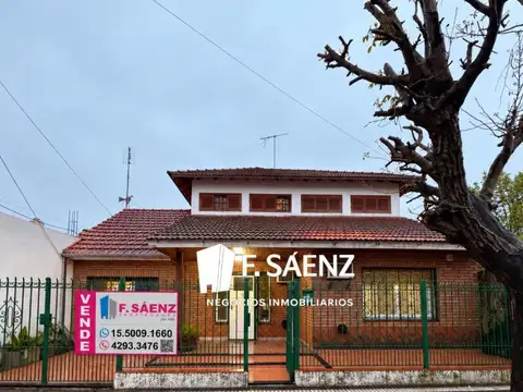 Casa en venta en Burzaco 4 ambientes con playroom y garage