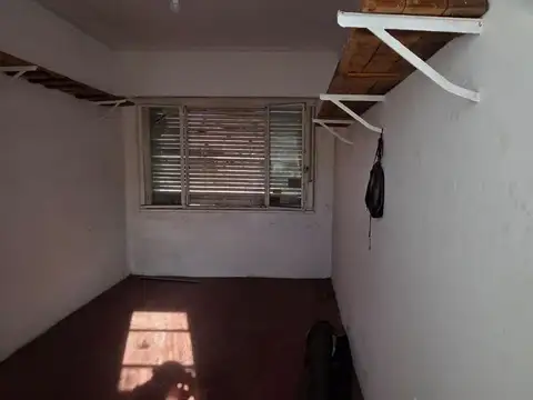 CASA VENTA LA PLATA 1 DORMITORIO COCHERA TERRAZA