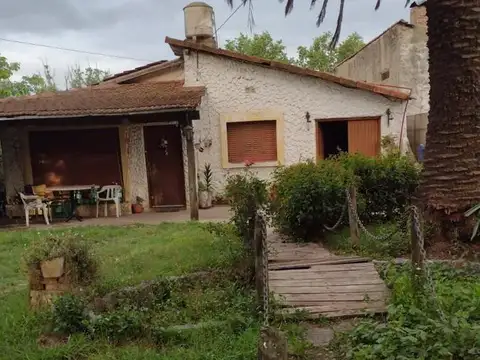 Casa en venta - 2 Dormitorios 1 Baño - Cochera - 866Mts2 - Longchamps, Almirante Brown