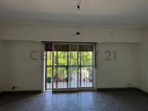 Corvalan 700, Piso 0