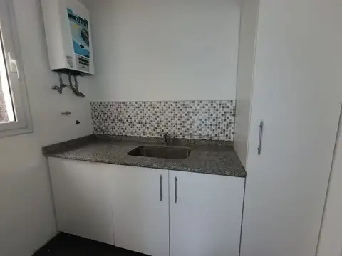 Casa 7 ambientes con 2 baños