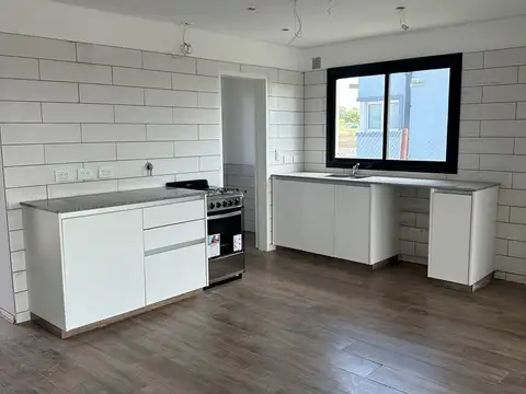 Casa 4 ambientes con 3 baños