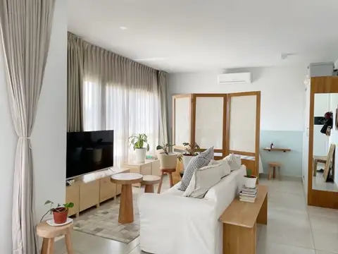 Monoambiente divisible con balcón orientación Norte, vivienda y/o apto profesional en el 6°piso...