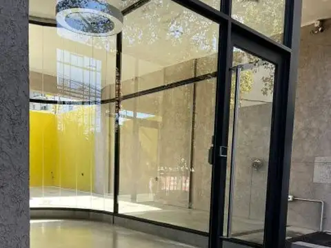 Monoambiente divisible con balcón orientación Norte, vivienda y/o apto profesional en el 6°piso...