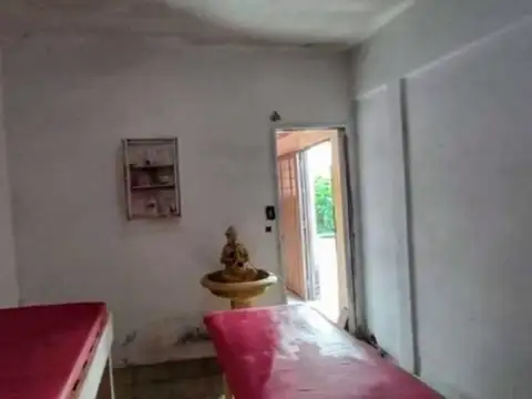 CASA CON LOCAL EN POMPEYA MERLO