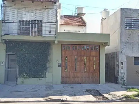 Casa 2 Plantas, 3 Dorm. Garaje Cub. Lanús Este