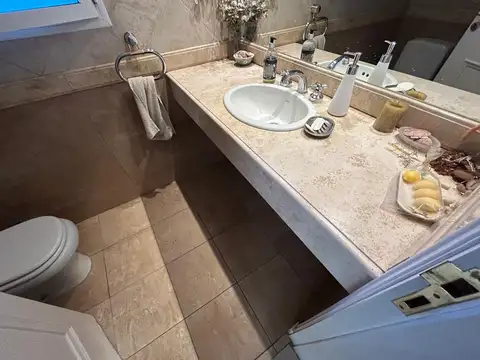 Casa 6 ambientes con 5 baños