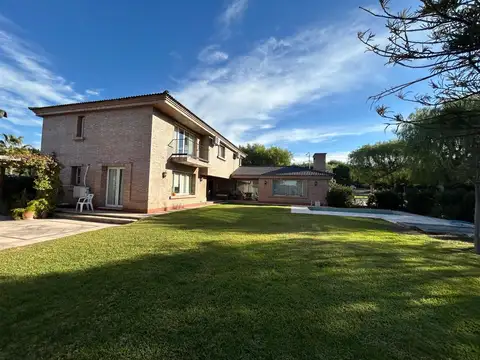 Casa Barrio Dalvian, 5 Dorm, 5 Baños, Quincho, Jardín, Piscina, Cochera, Crédito