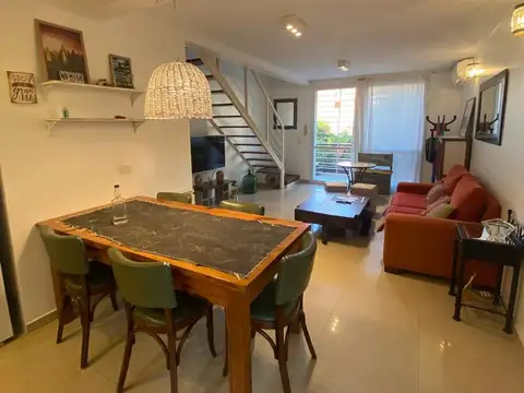 Depto Tipo Casa en Alquiler de 3 ambientes