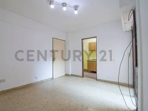 Pasaje Las Tunas 11100, Piso 1