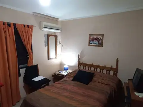 Casa Las Delicias, 2 dorm. 5 ambientes, cochera