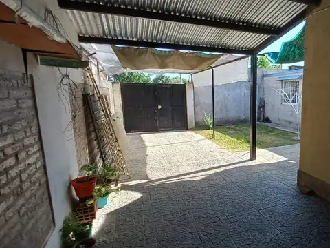 Casa Las Delicias, 2 dorm. 5 ambientes, cochera