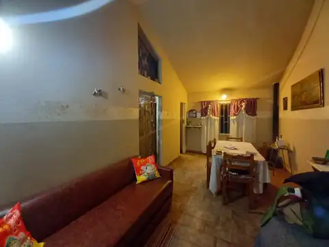 Venta Casa sola en lote de 288 m2 en calle 77 e/6 y 7 de Mar del tuyu