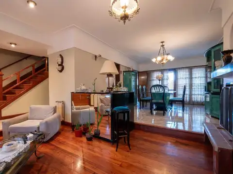 Casa en Venta con 4 cocheras