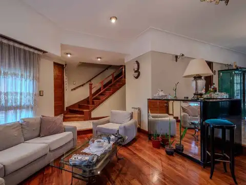Casa 5 ambientes con 6 baños